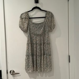 Puff sleeve floral mini dress!